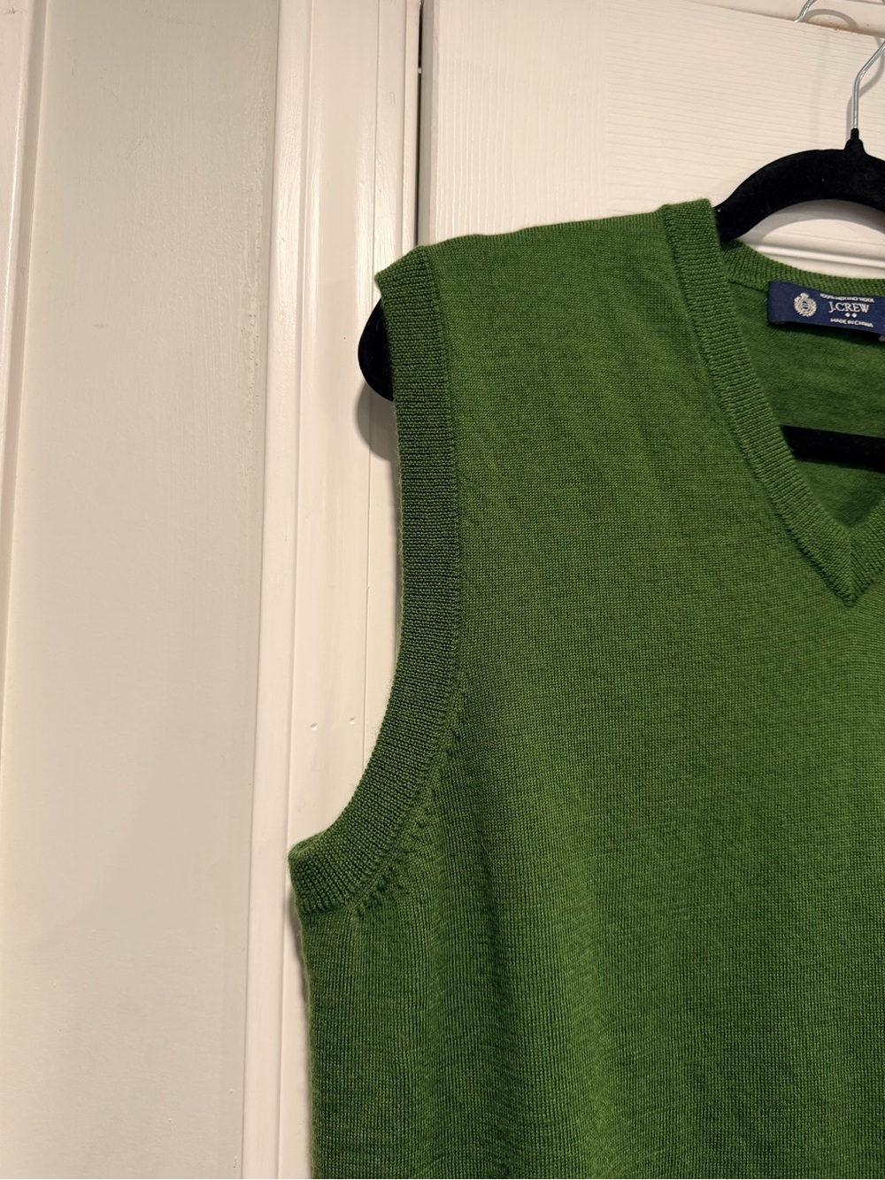 J.Crew Size M Green V-Neck Sweater Vest Soft 100% Merino Wool Preppy Classic - Picture 3 of 8